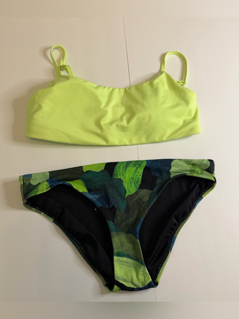 Athleta Neon Green Women’s Bikini Swimsuit Set Medium Abstract Print Bottoms